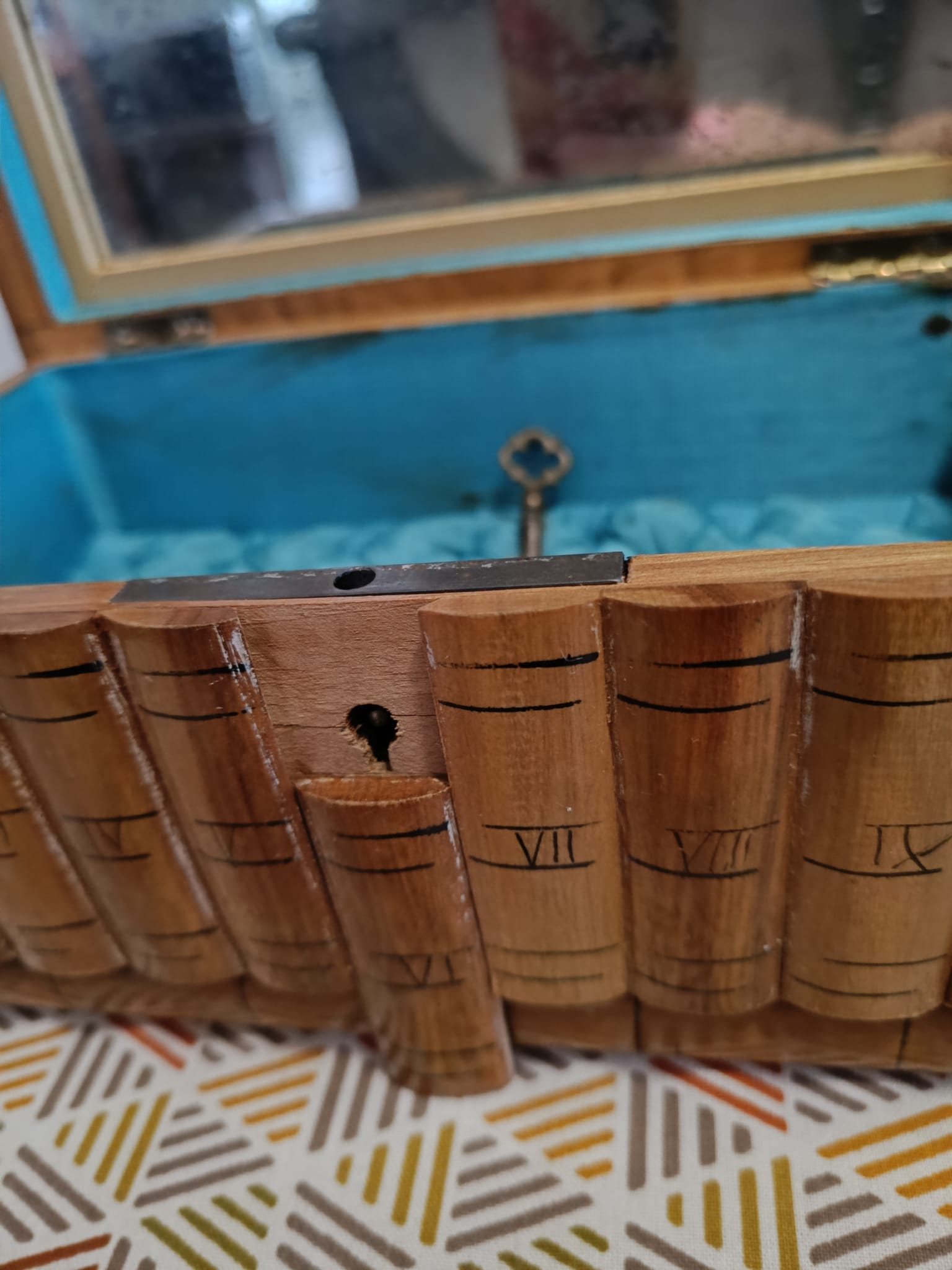 Portagioie in legno con motivo raffigurante il Golfo di Napoli e il Vesuvio