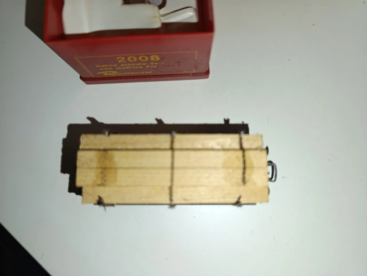Modellino carro pianale ferroviario Rivarossi con carico di legname e scatola originale